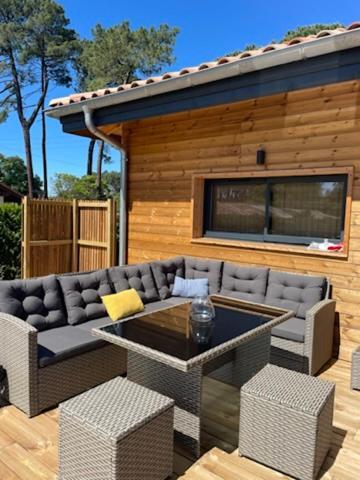 Maison En Bois Moderne Et Spacieuse Avec Piscine Soustons