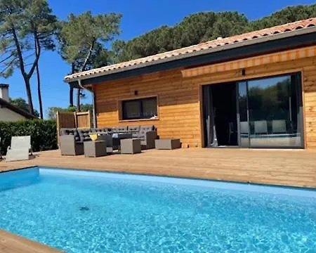 Maison En Bois Moderne Et Spacieuse Avec Piscine Soustons Exterior photo