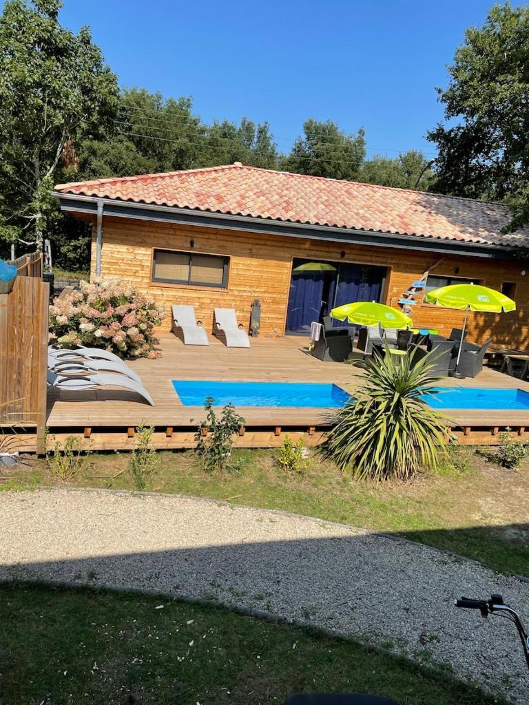 Hébergement de vacances Maison En Bois Moderne Et Spacieuse Avec Piscine Soustons