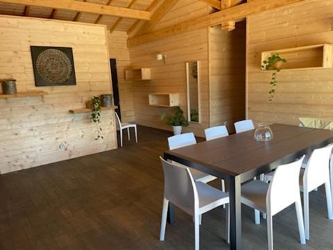 Hébergement de vacances Maison En Bois Moderne Et Spacieuse Avec Piscine Soustons