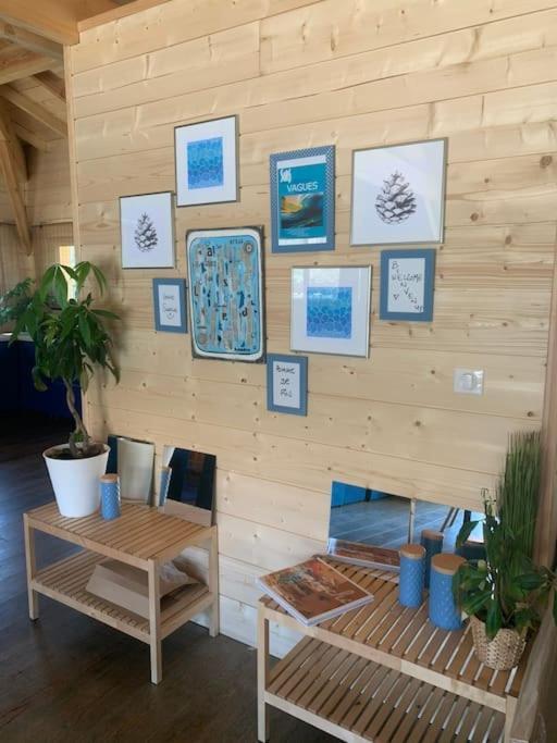 Maison En Bois Moderne Et Spacieuse Avec Piscine Hébergement de vacances